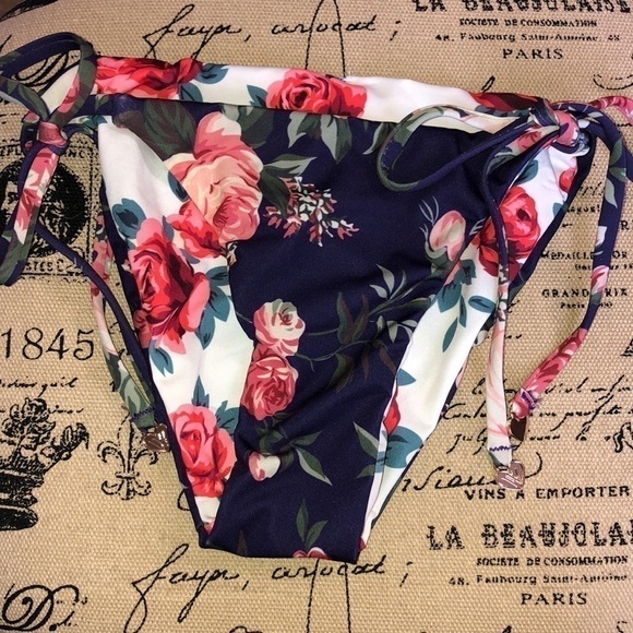 WILDFOX
🦊💋 NWT SET Wildfox Gypsy Flowers Vintage Rare Bikini - Picture 10 of 16